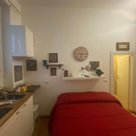Piccolo E Indipendente A Garbatella Apartment Rome Luaran gambar